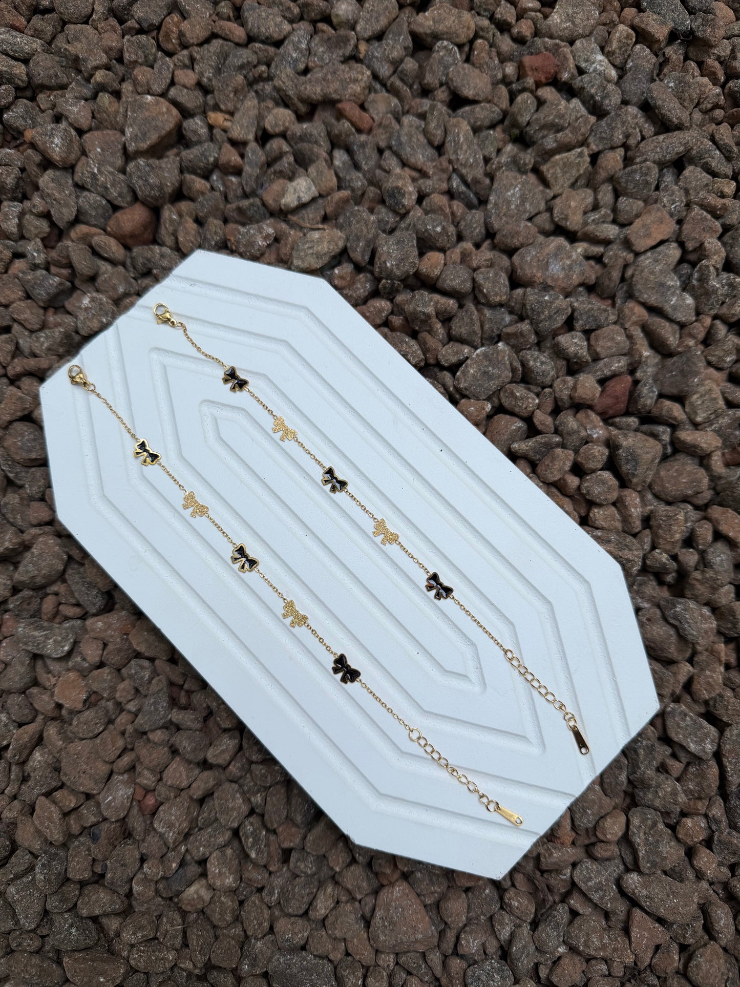 Simple bow bracelets