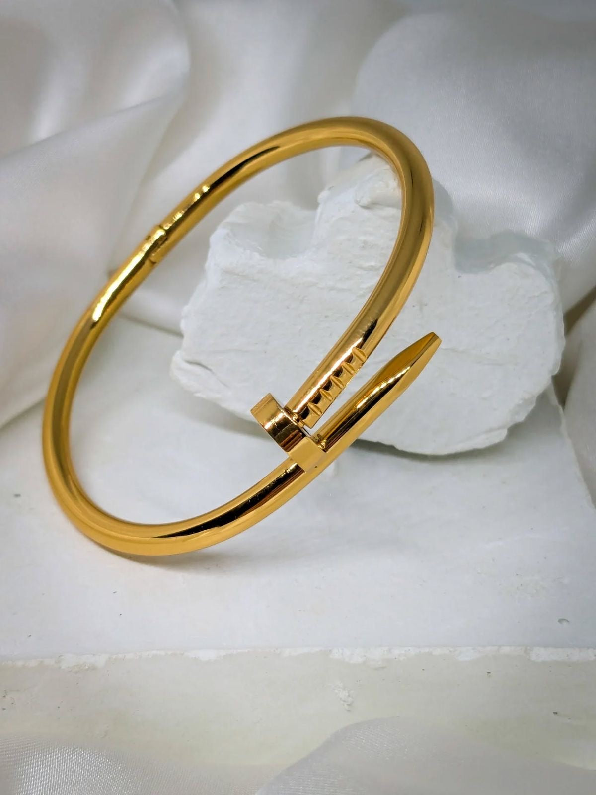 Nail bangle
