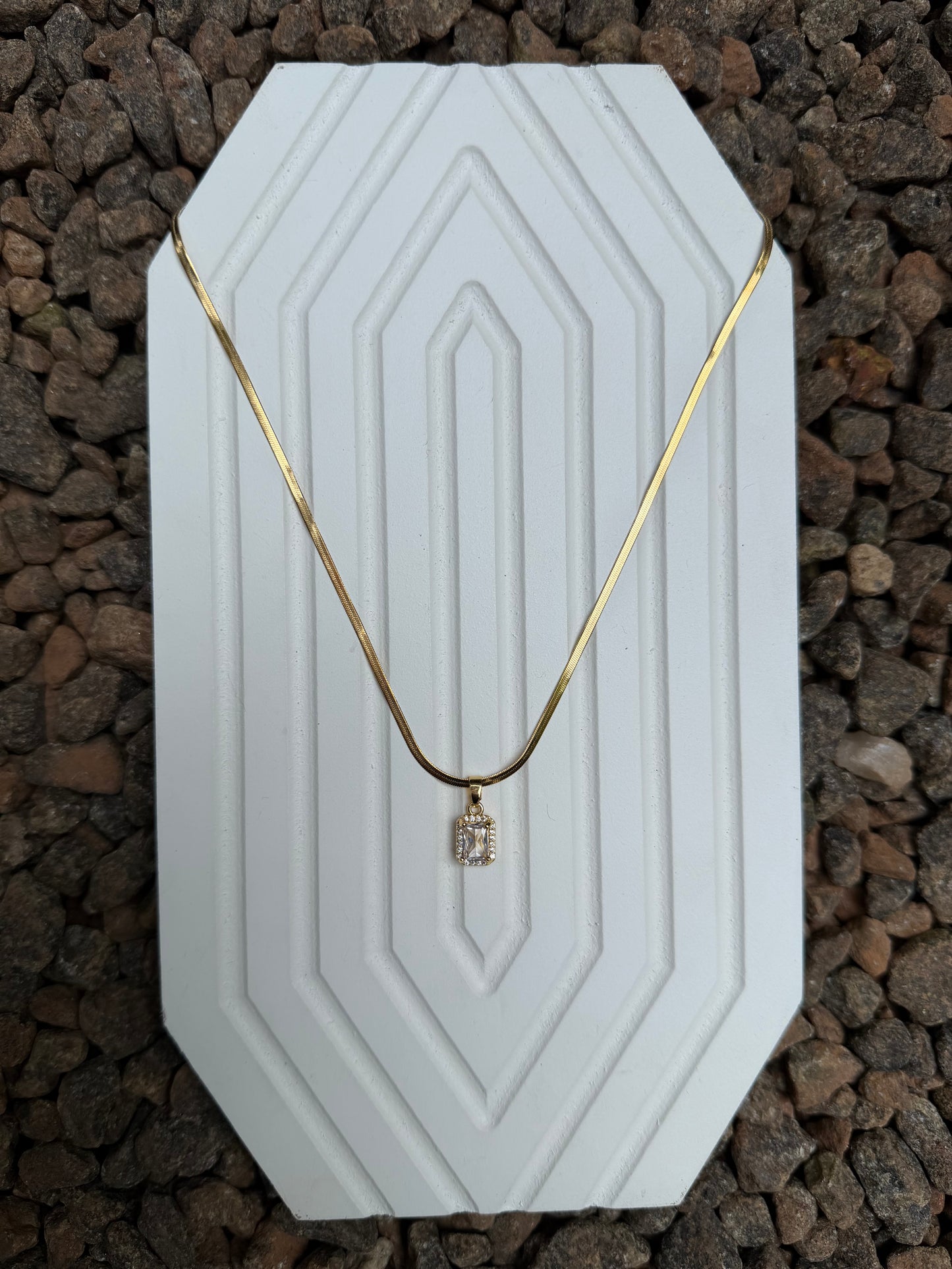 Stone pendant with snake chain