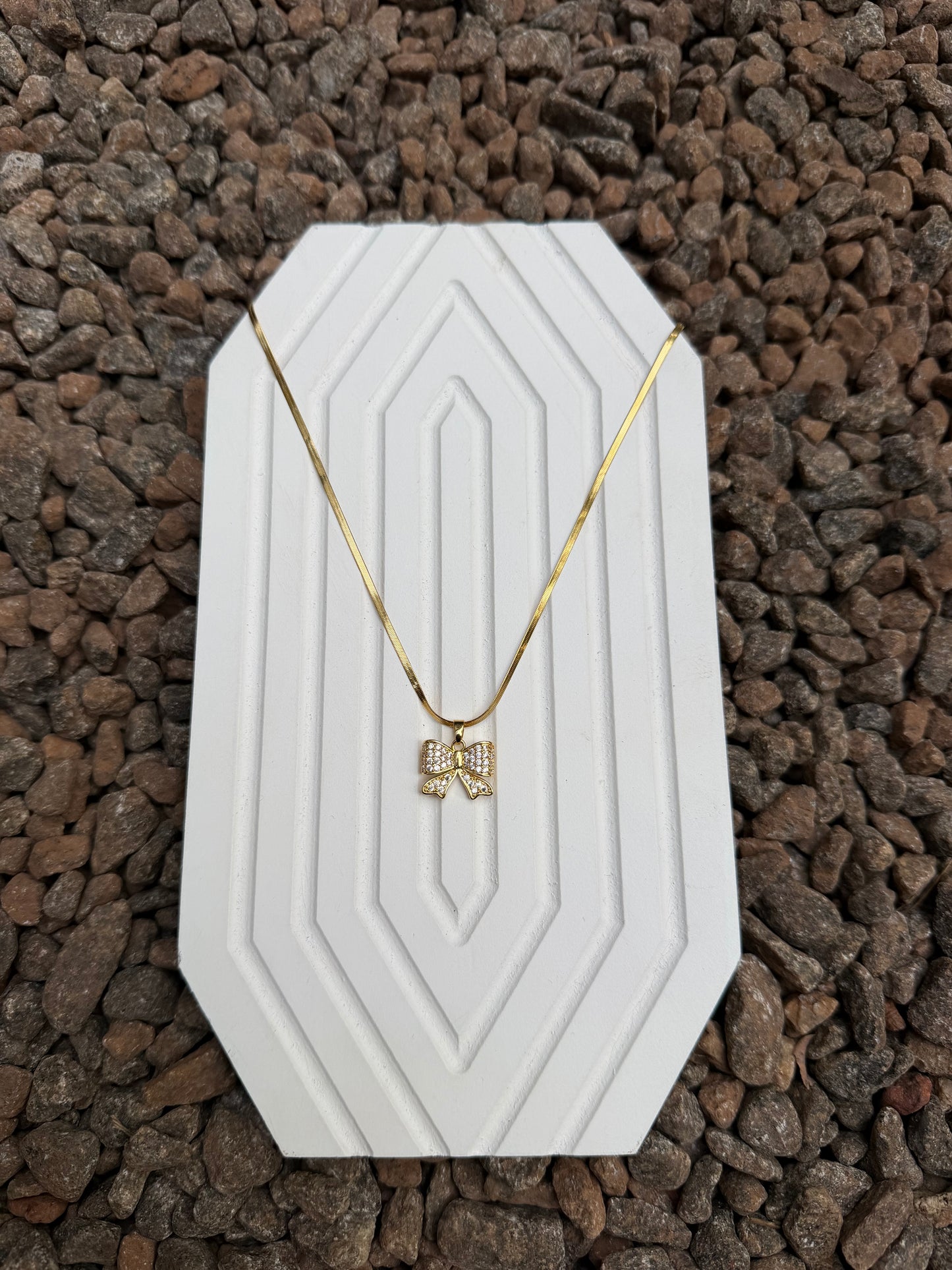 Stone Bow pendant snakechain