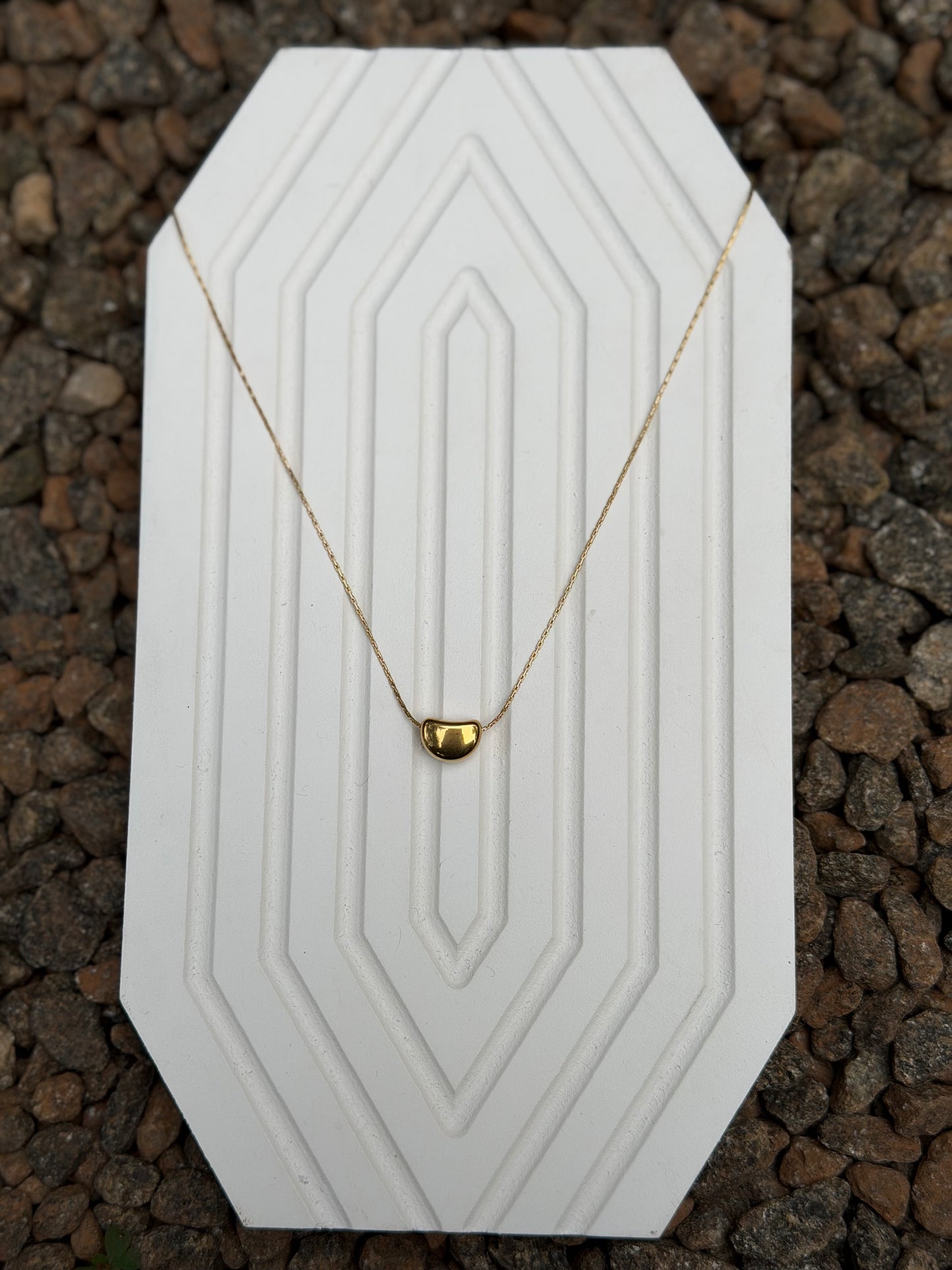 Movable pendant chain