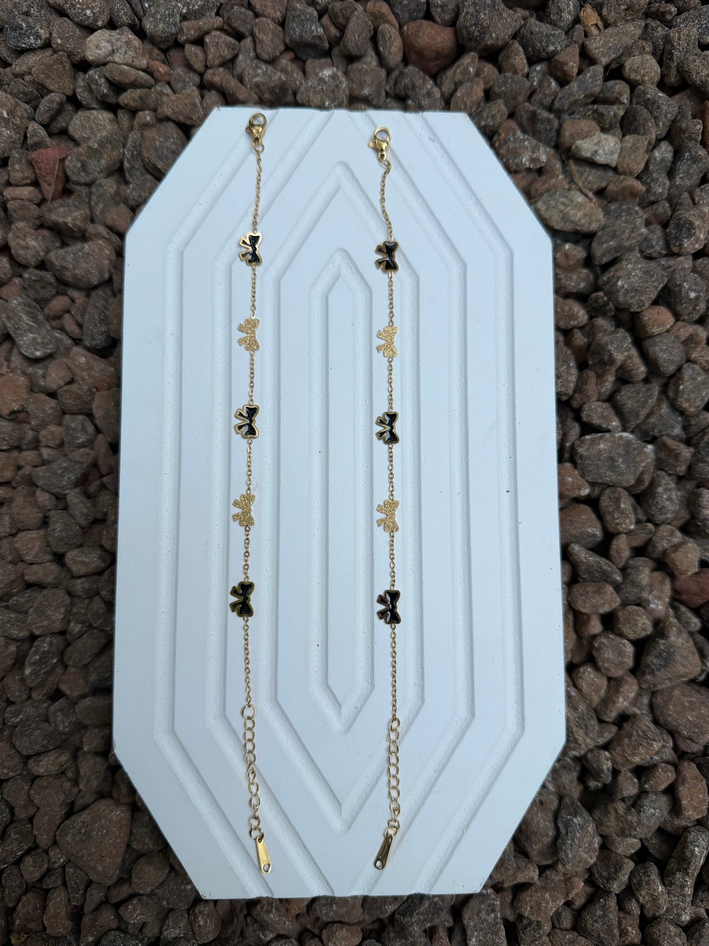 Simple bow bracelets