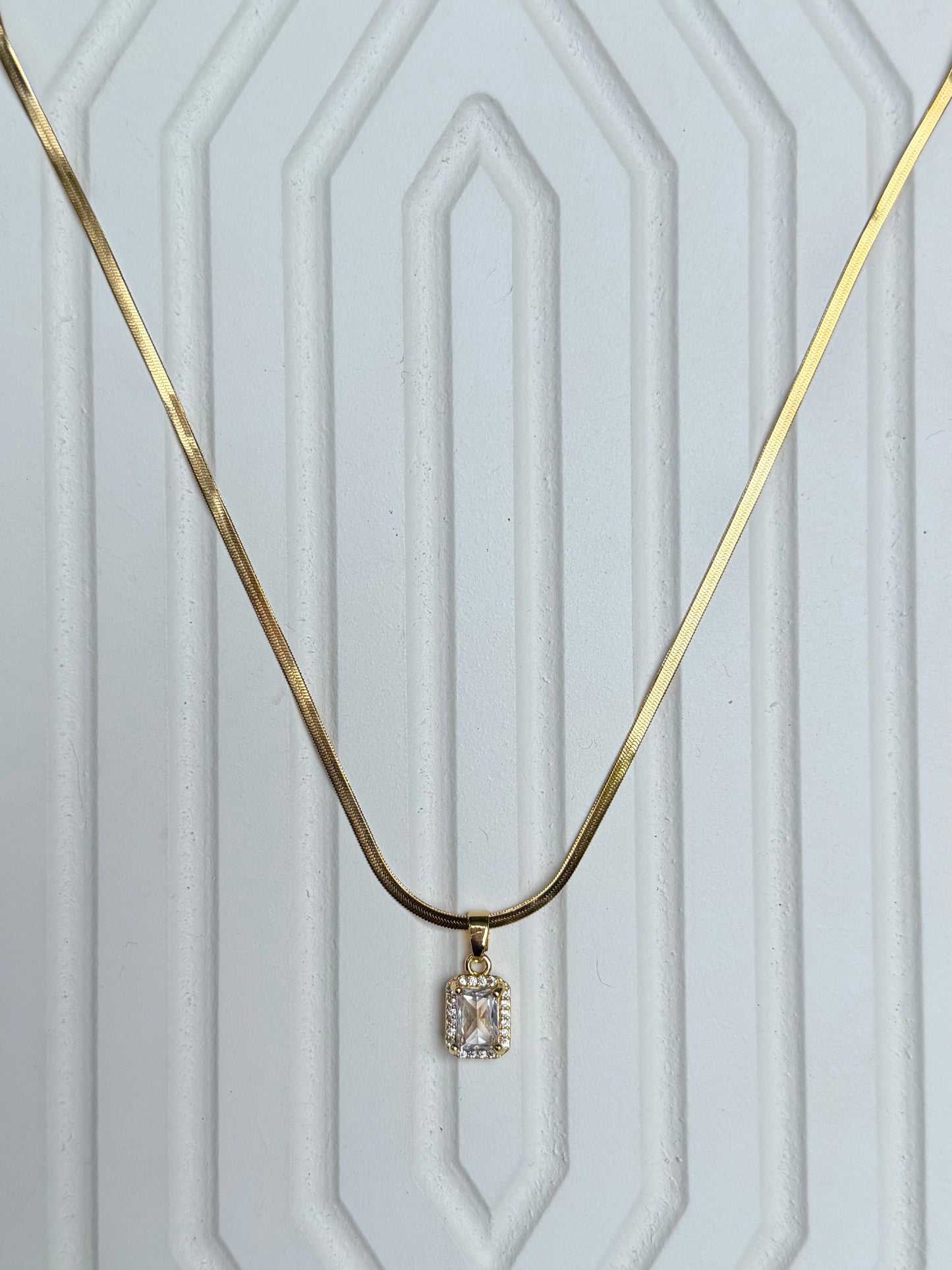 Stone pendant with snake chain