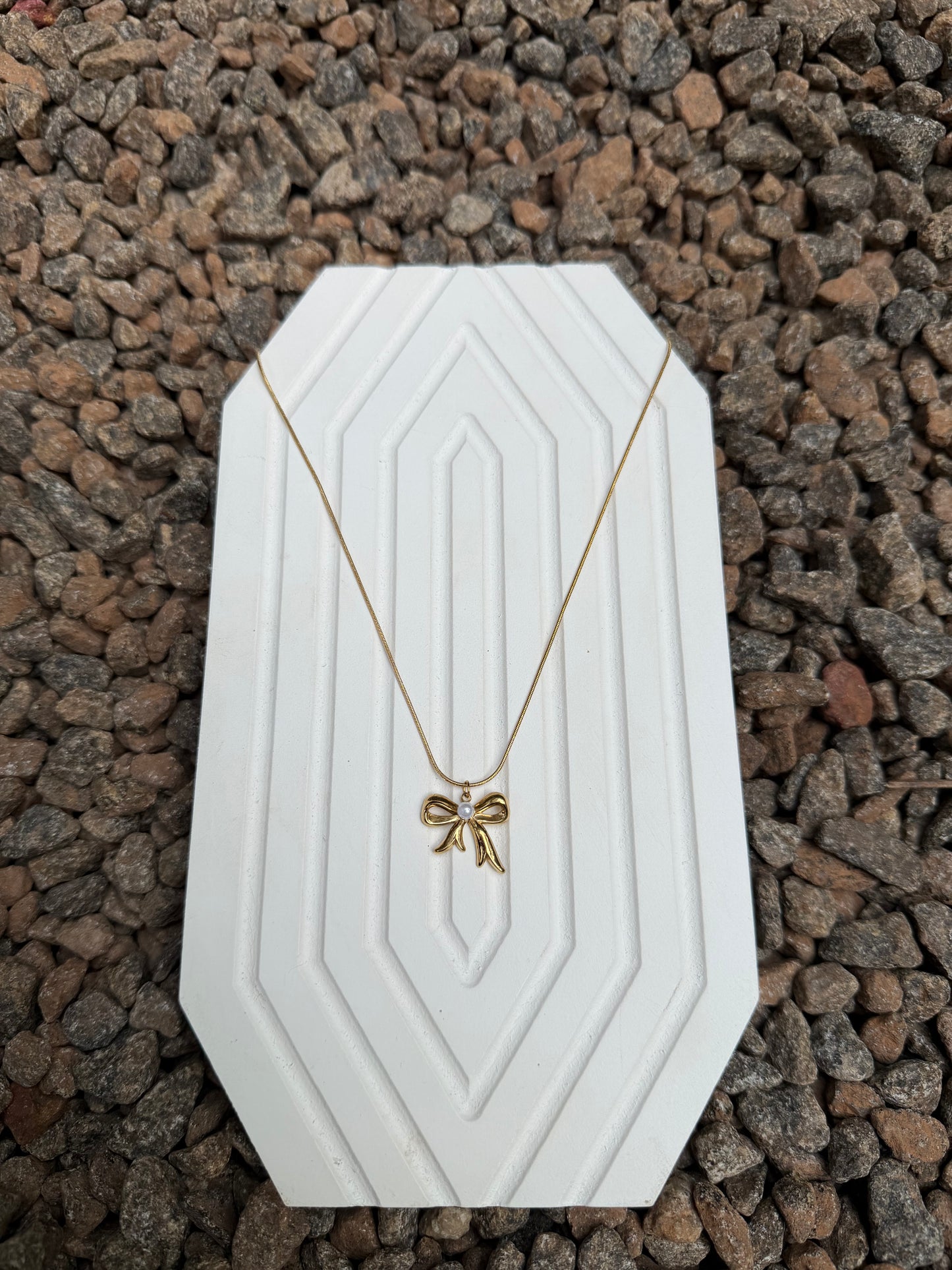Bow with pearl chain