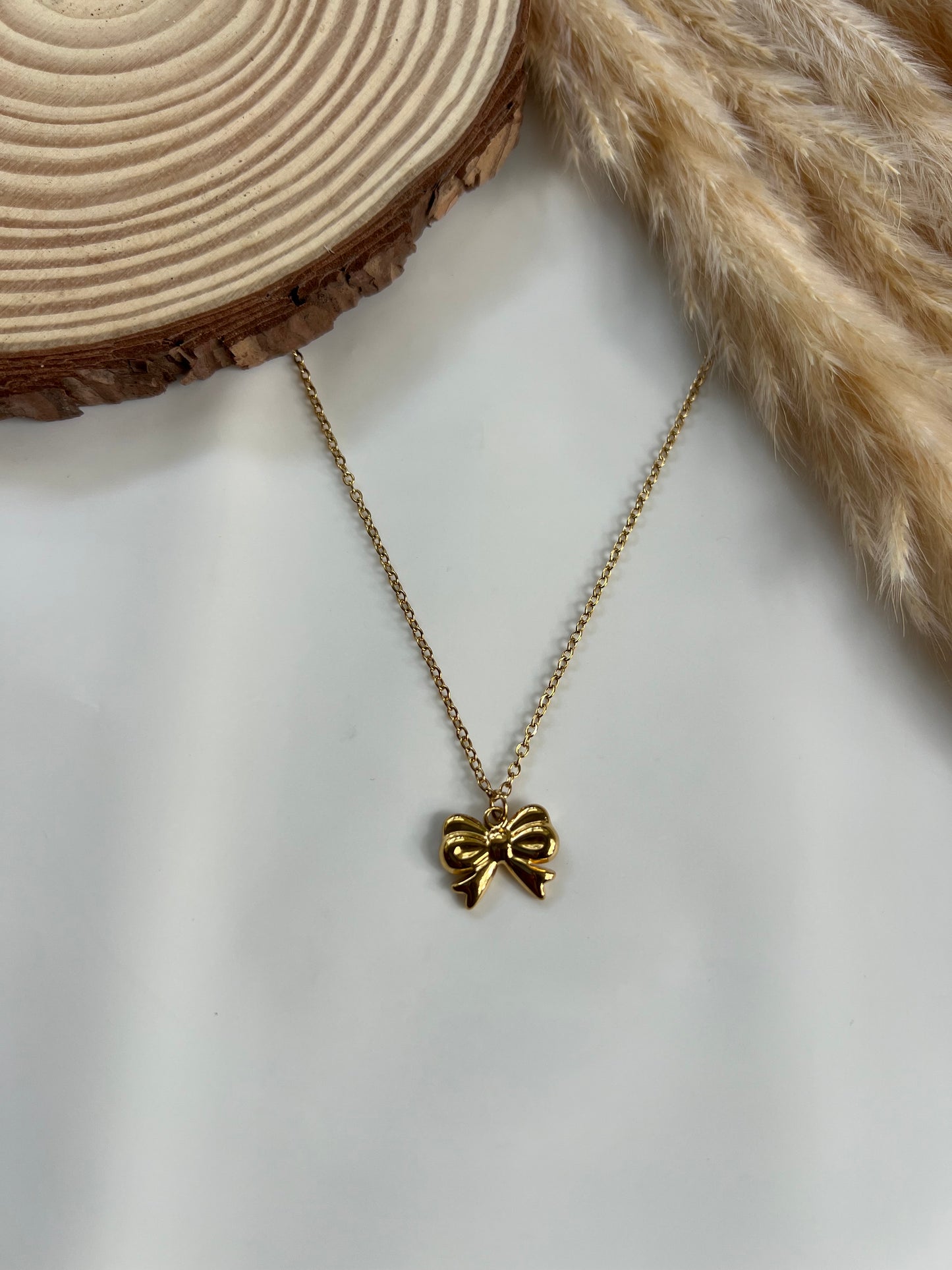 Bow pendant