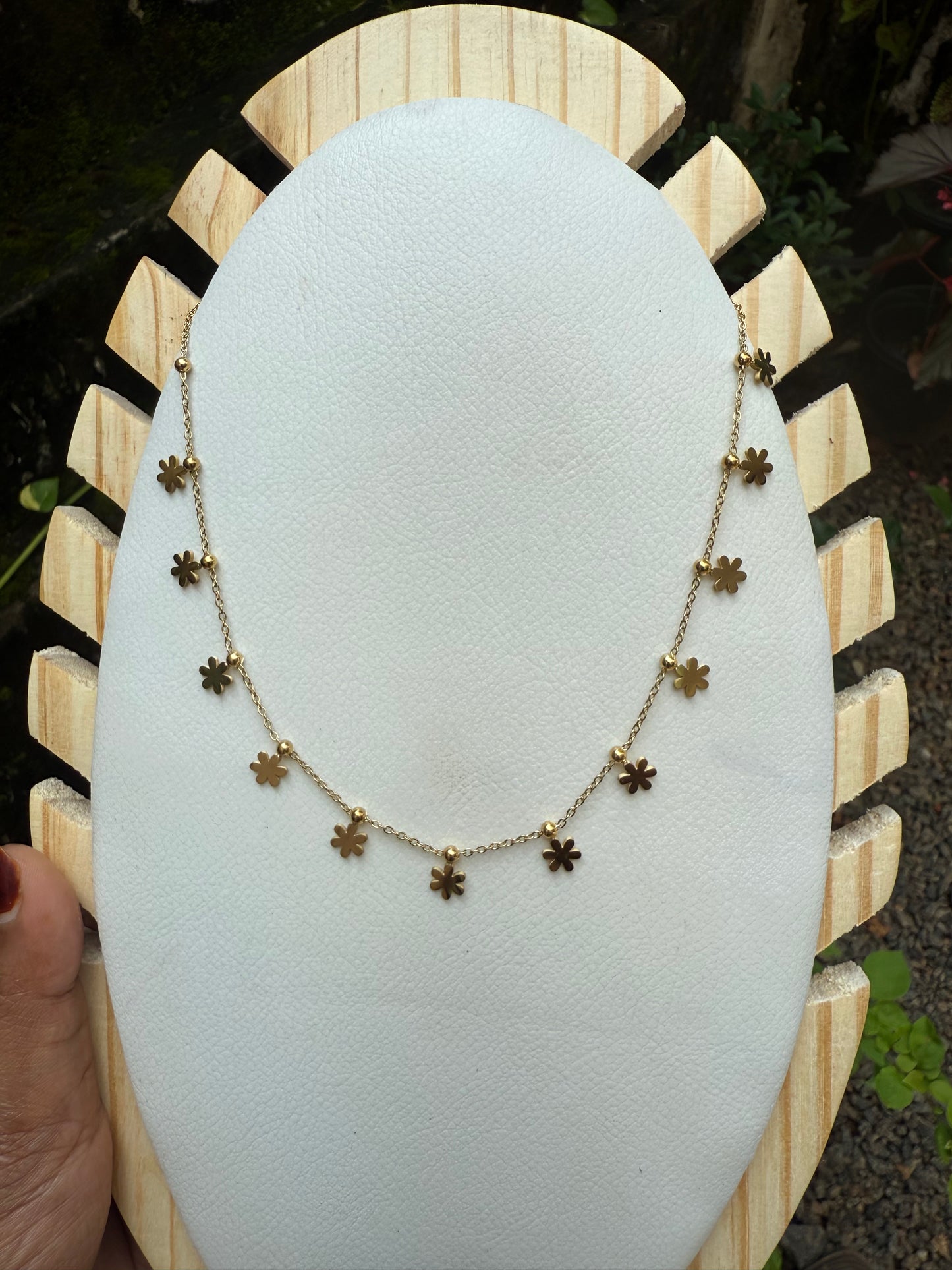 Flower hanging necklace