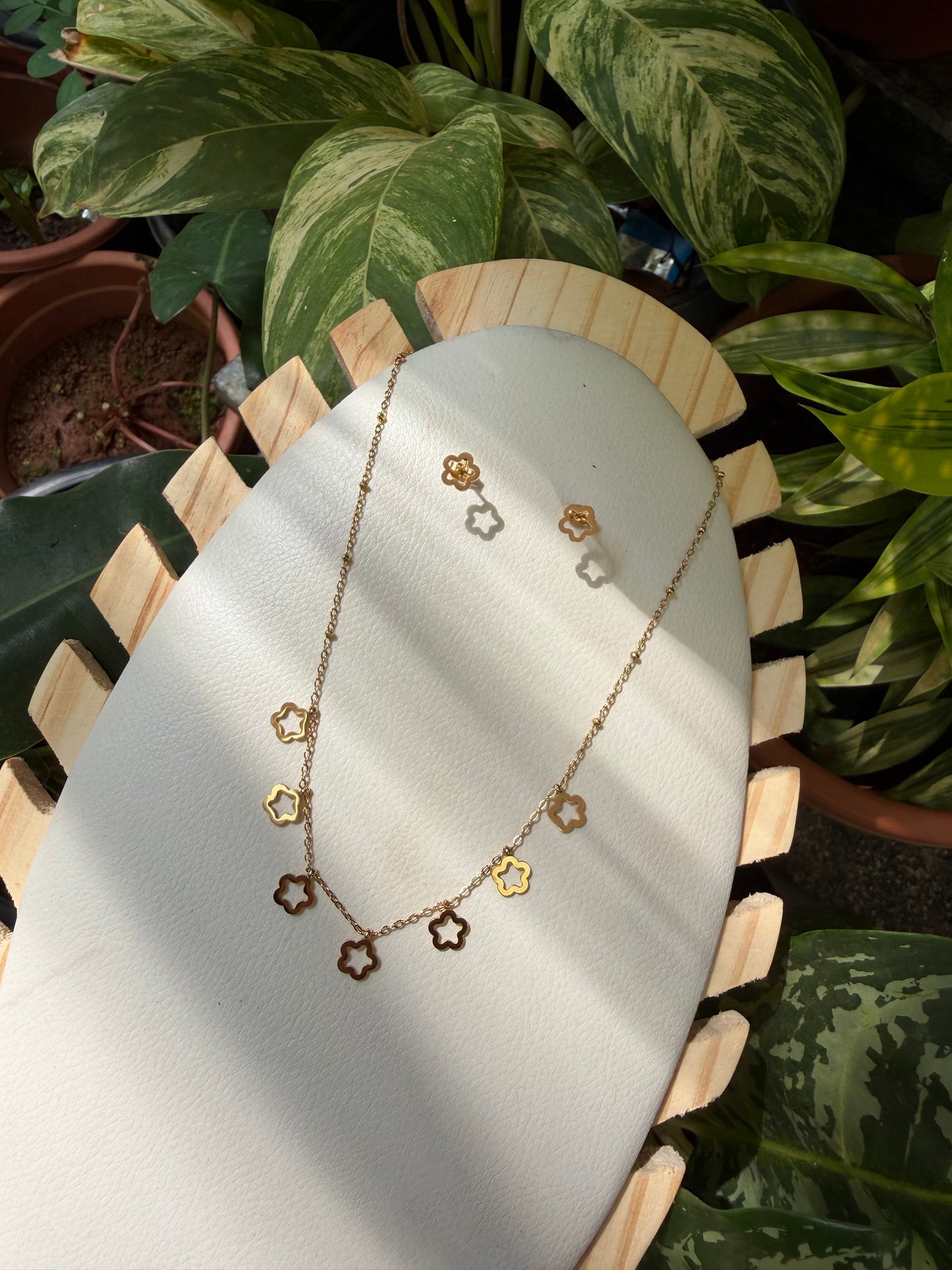 Necklace with stand