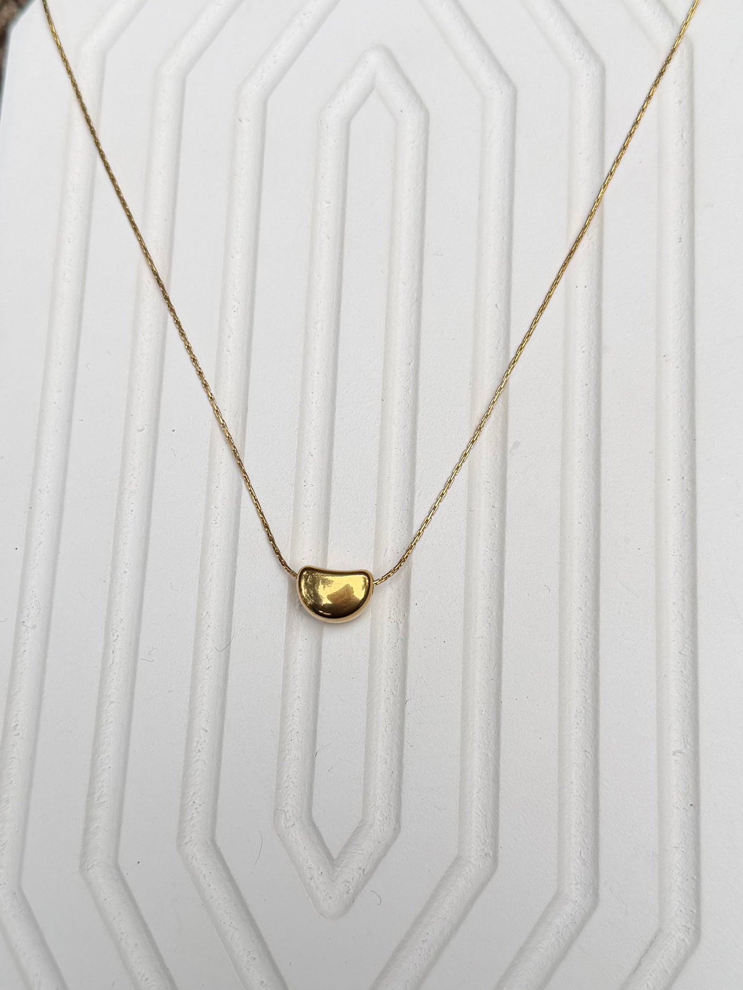 Movable pendant chain