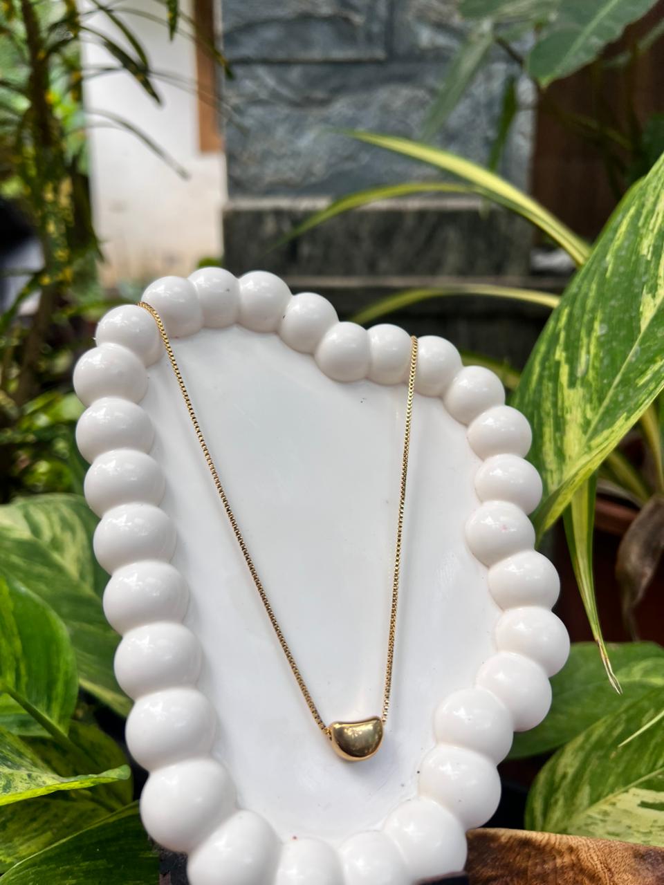 Ball pendant with chain