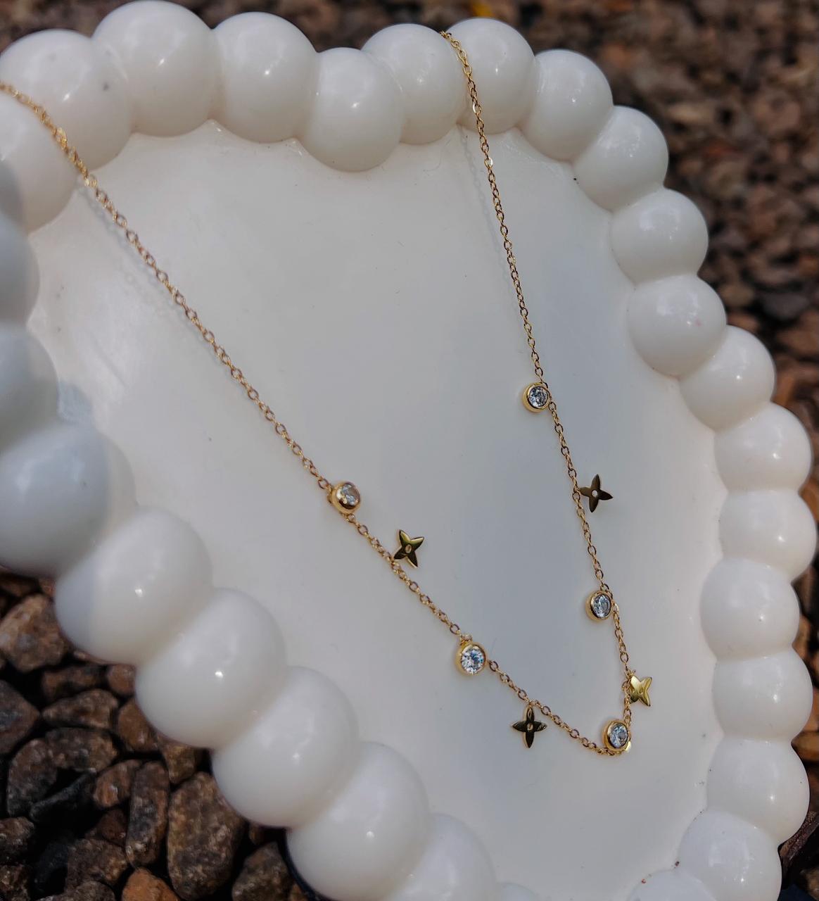 Charm hanging necklace